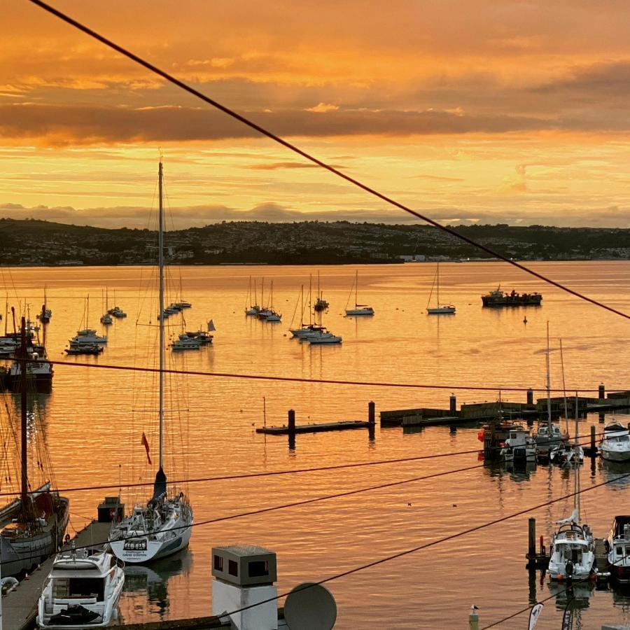 Lobster Pot With Stunning Harbour And Sea Views And Free Parking For One Car & Pet Friendly * Brixham